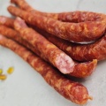 Długie podsuszane kiełbaski nie wymagające lodówki