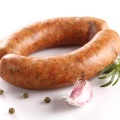 Odkryj Kiełbasę Wędzoną ze Świniobicia Biegun! Wyraźnie doprawiona czosnkiem, czarnym pieprzem i majerankiem, to esencja swojskiego smaku. Idealna na grilla, podgrzana w wodzie lub jako dodatek do bigosu.