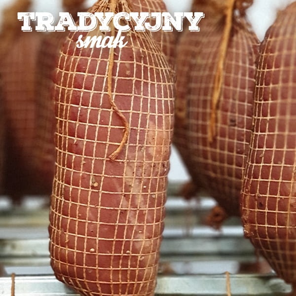 Szynka Surowa Podwędzana Biegun – Tradycja Smaku, Czysty Skład! Odkryj naszą wyjątkową szynkę, przygotowaną z 110 g mięsa wieprzowego na 100 g produktu. Bez dodanych fosforanów, barwników i alergenów, a także bez glutaminianu sodu